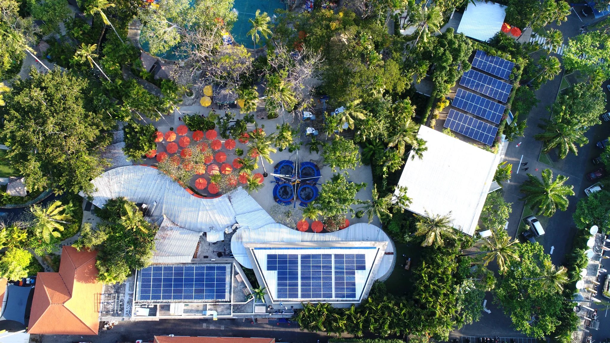 Waterbom rooftop solar